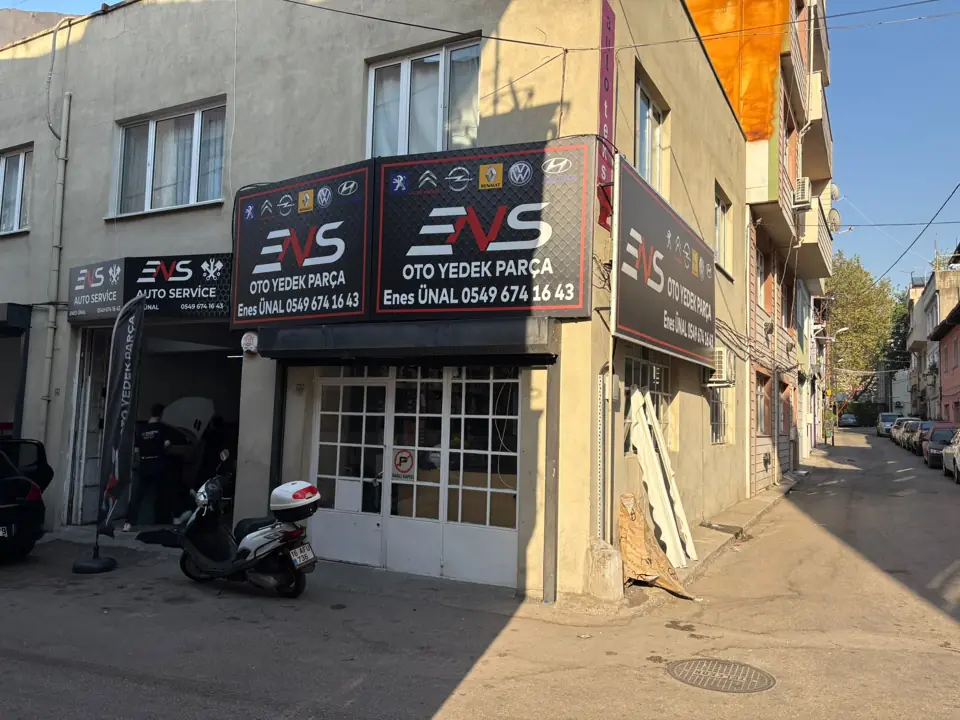 8. Fırın Sokak’taki ENS Oto Yedek Parça ve ENS Auto Service girişleri