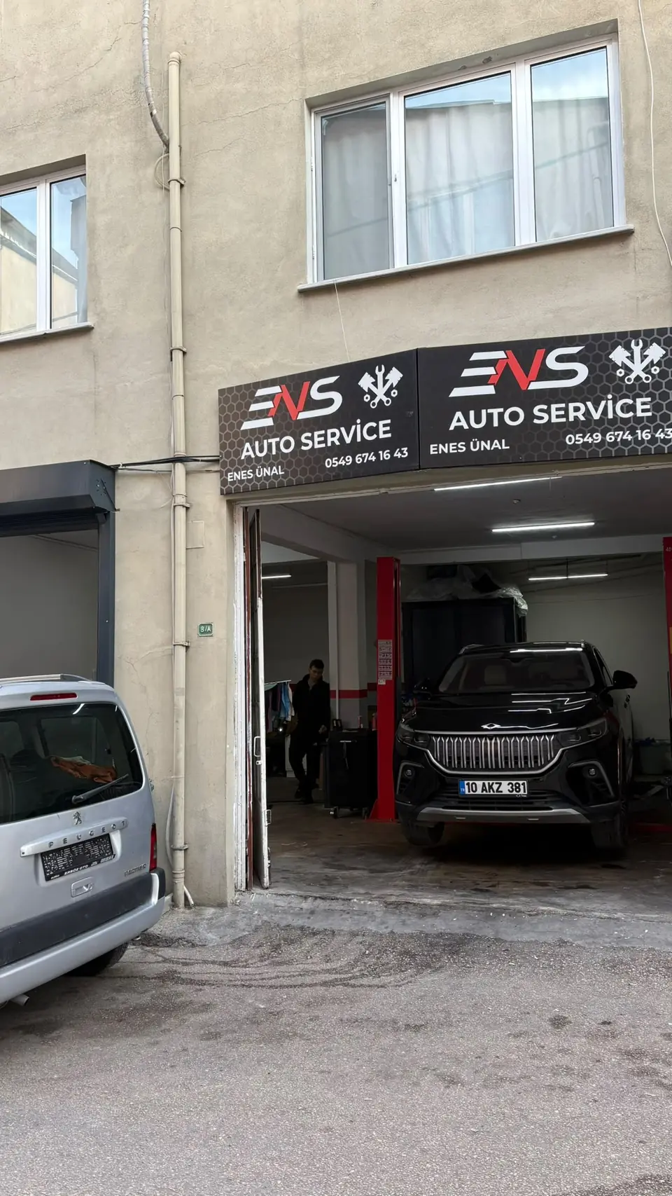 ENS Auto Service servis girişi ve atölye